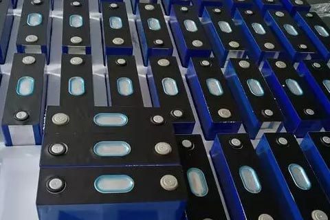 威海收购蓄电池|索兰图铁锂电池回收